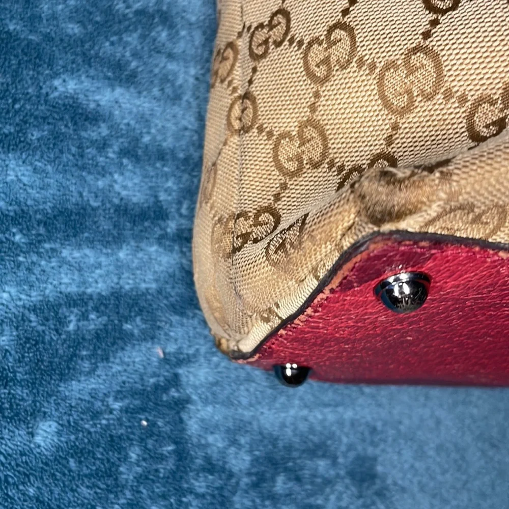 Tan Gucci GG Canvas Eclipse Shoulder Bag - Picture 14 of 17